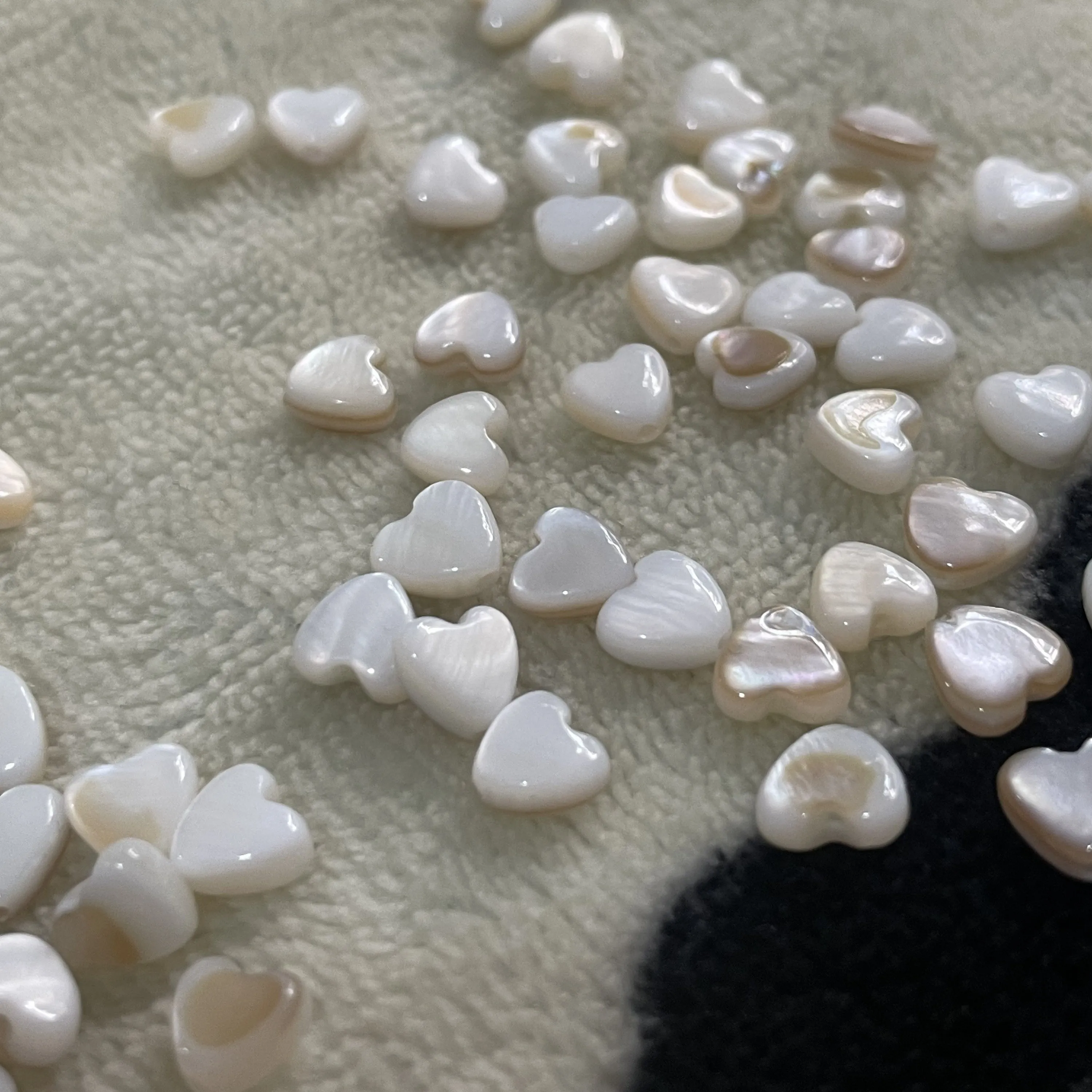 20 Natural White Conch Heart Shell Beads for DIY Jewelry