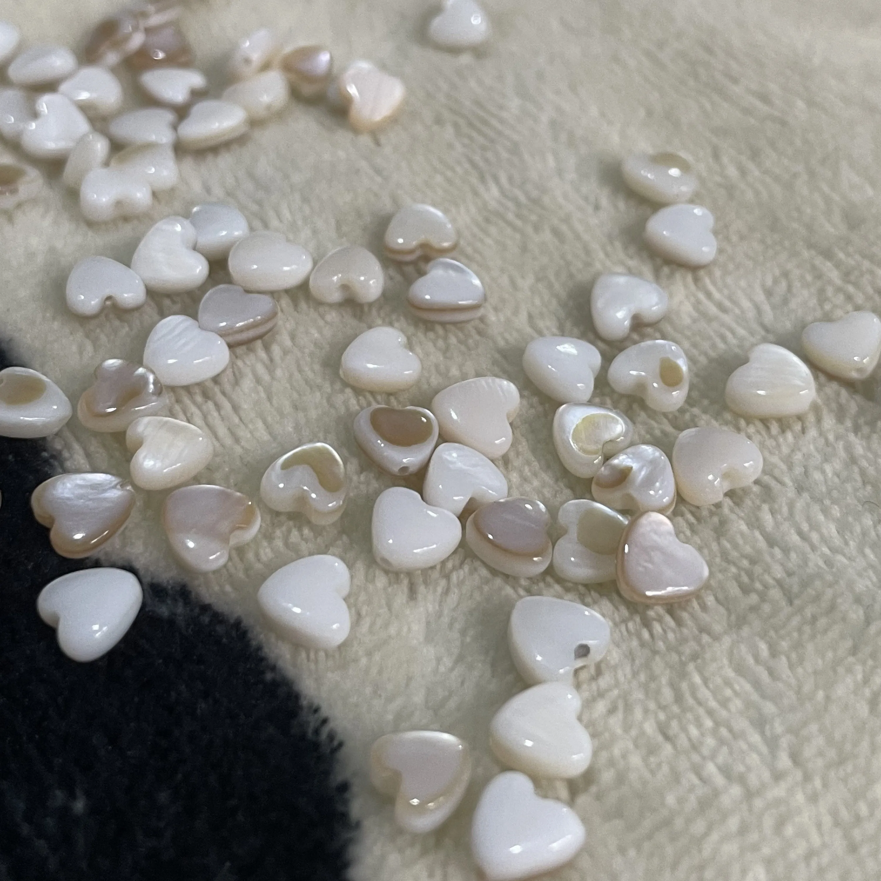 20 Natural White Conch Heart Shell Beads for DIY Jewelry