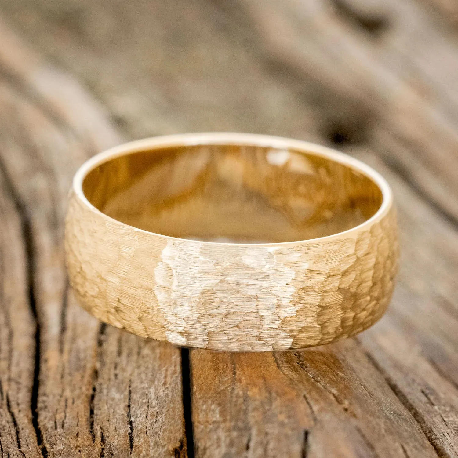 DOMED PROFILE WEDDING BAND WITH HAMMERED FINISH - 14K YELLOW GOLD (6MM) - SIZE 6