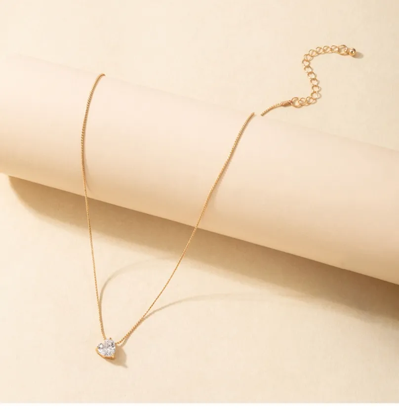 La Belle Fantastique Gorgeous Zircon Diamond studded Heart Shaped Clavicle Chain Necklace Gold Plated