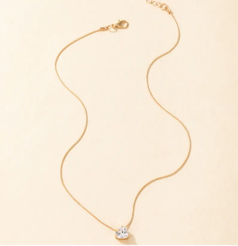 La Belle Fantastique Gorgeous Zircon Diamond studded Heart Shaped Clavicle Chain Necklace Gold Plated