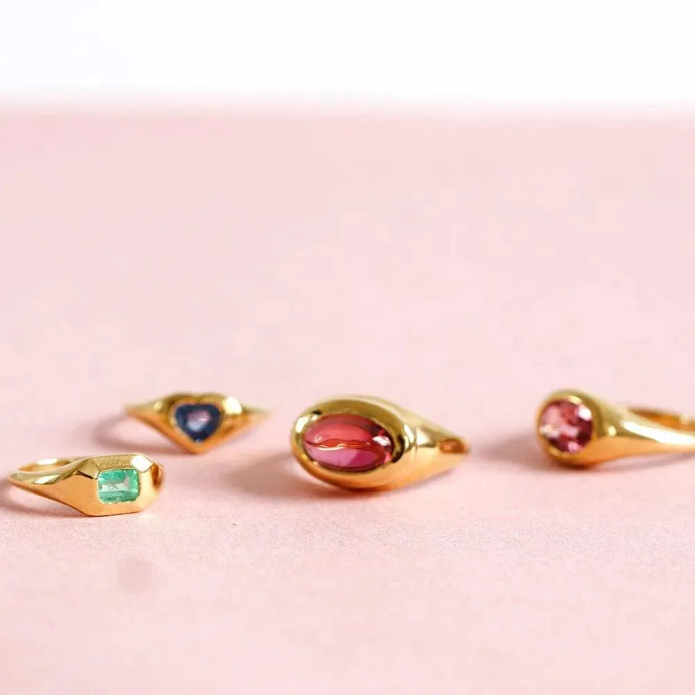 Signet 18ct Gold Cabochon Tourmaline Ring